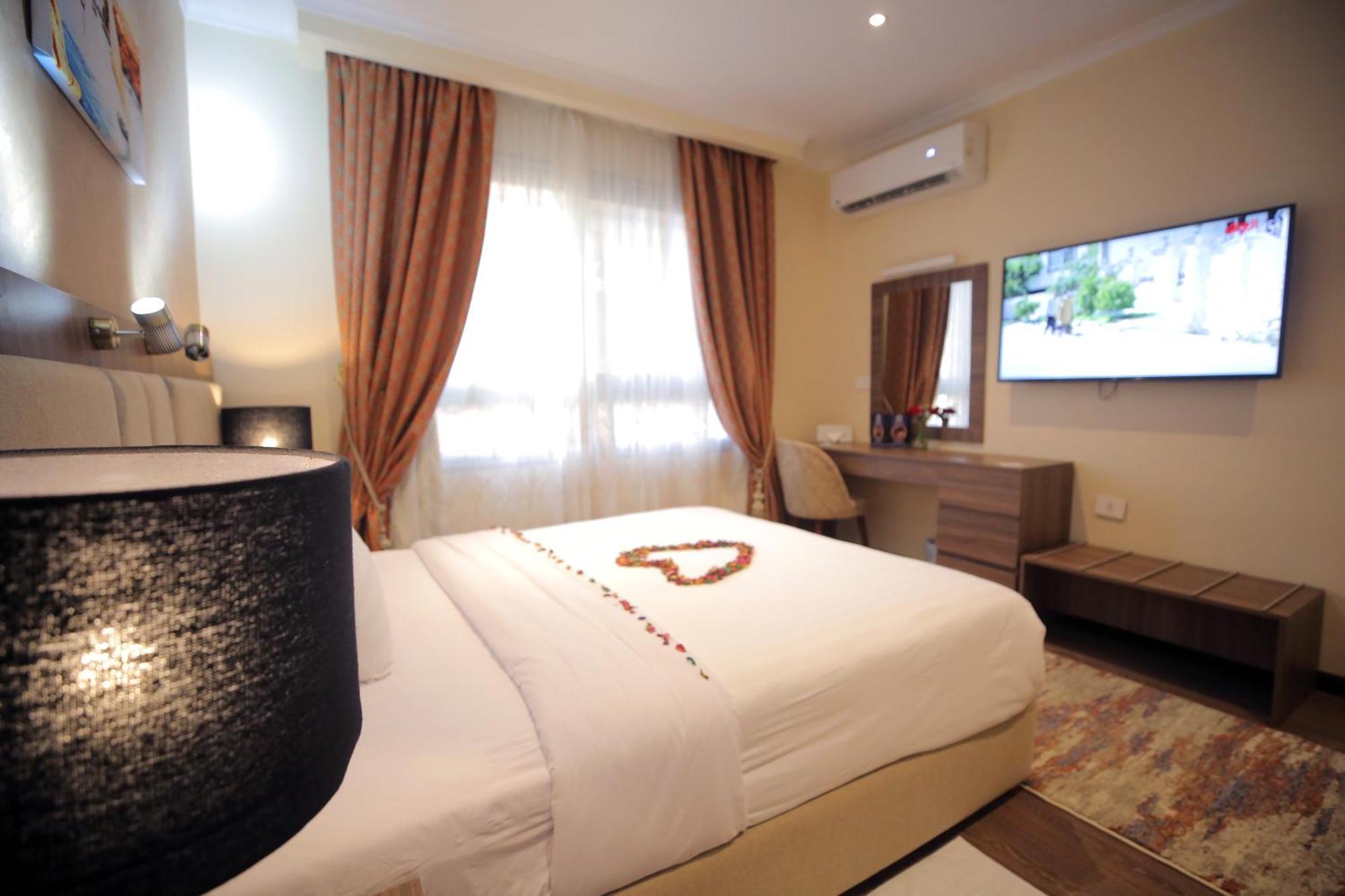 Cairo Taj Hotels & Suites - Dokki Bagian luar foto